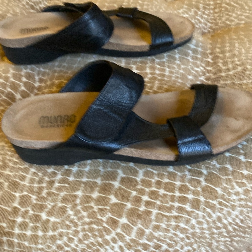 Munro Black 9 1/2 Super Slim sandal